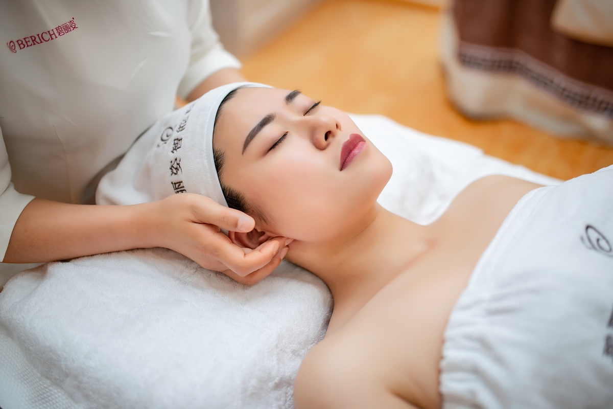 低成本抗老—面部刮痧 - 碧丽姿